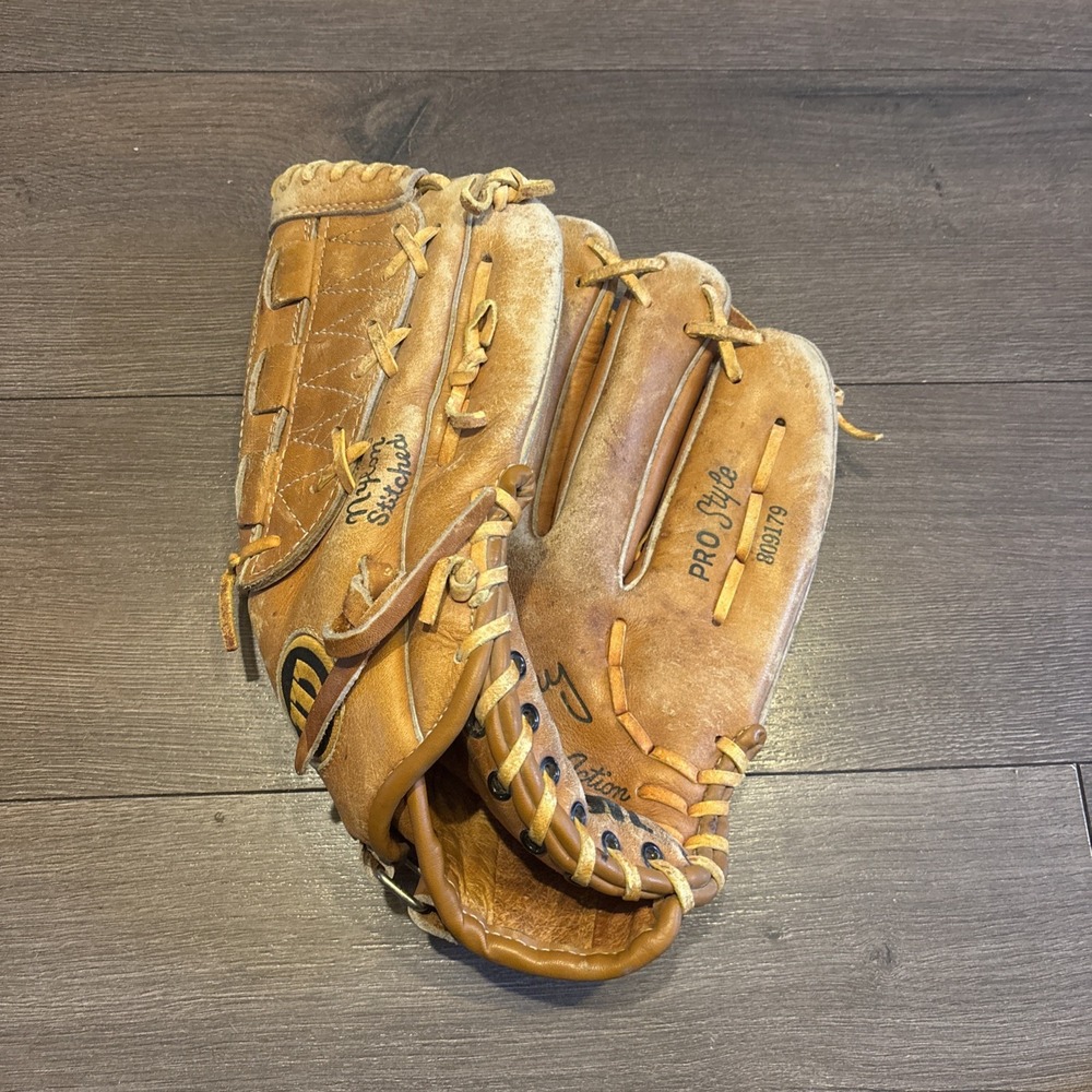 Wilson A2234 Ron Guidry Pro Style Snap Action 12" Baseball Softball Glove RHT